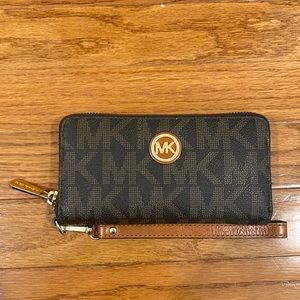 Michael Kors jetset wristlet - New without tags